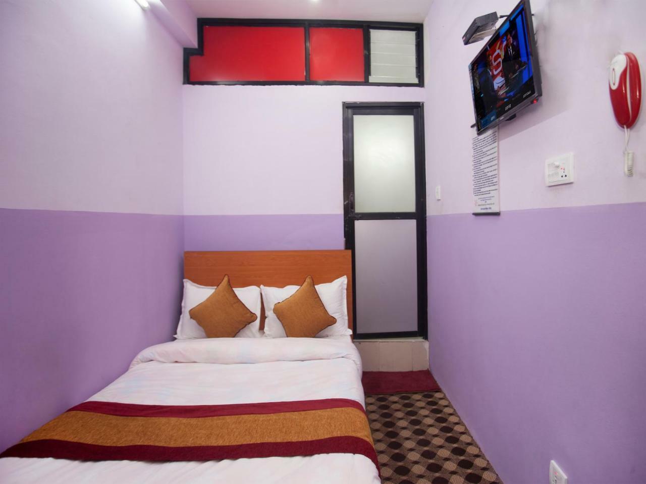 Oyo 341 Hotel Kusum Kohinoore Tokha エクステリア 写真