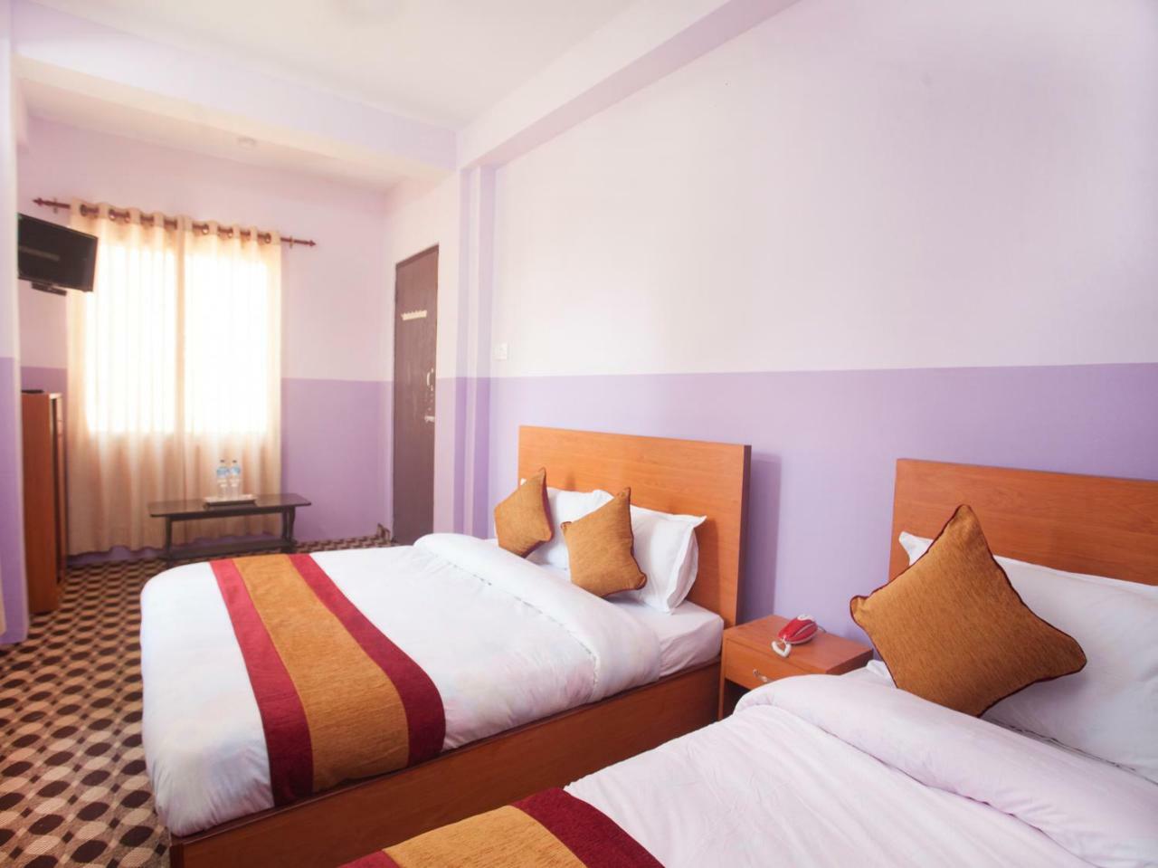 Oyo 341 Hotel Kusum Kohinoore Tokha エクステリア 写真