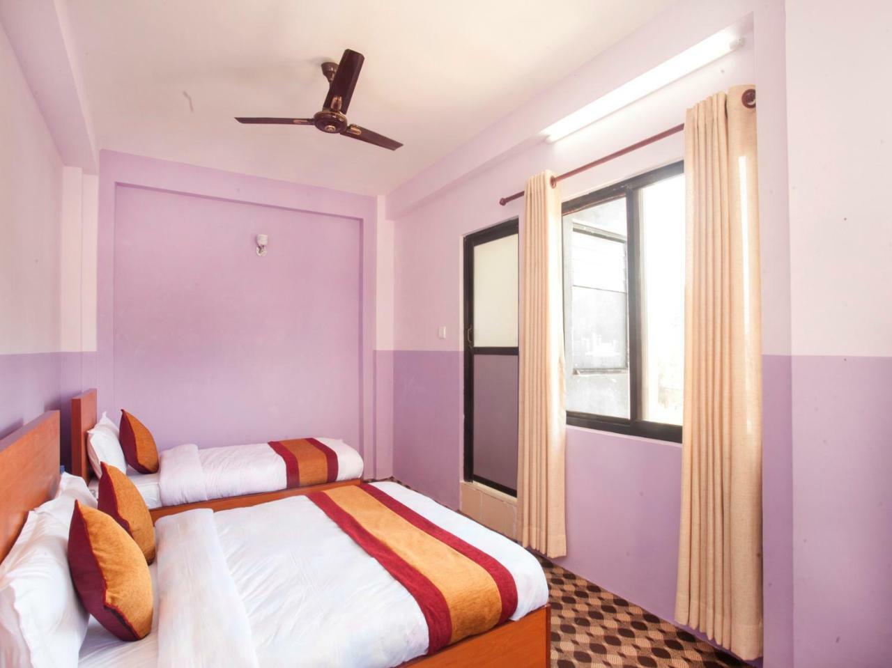 Oyo 341 Hotel Kusum Kohinoore Tokha エクステリア 写真